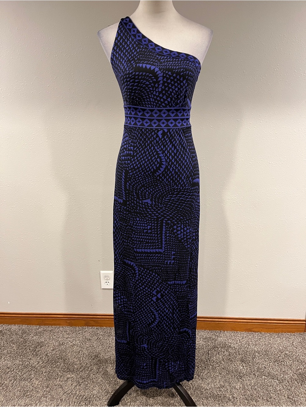 BCBGMaxazria One-Shoulder purple and Black geo print Maxi Dress size extra small